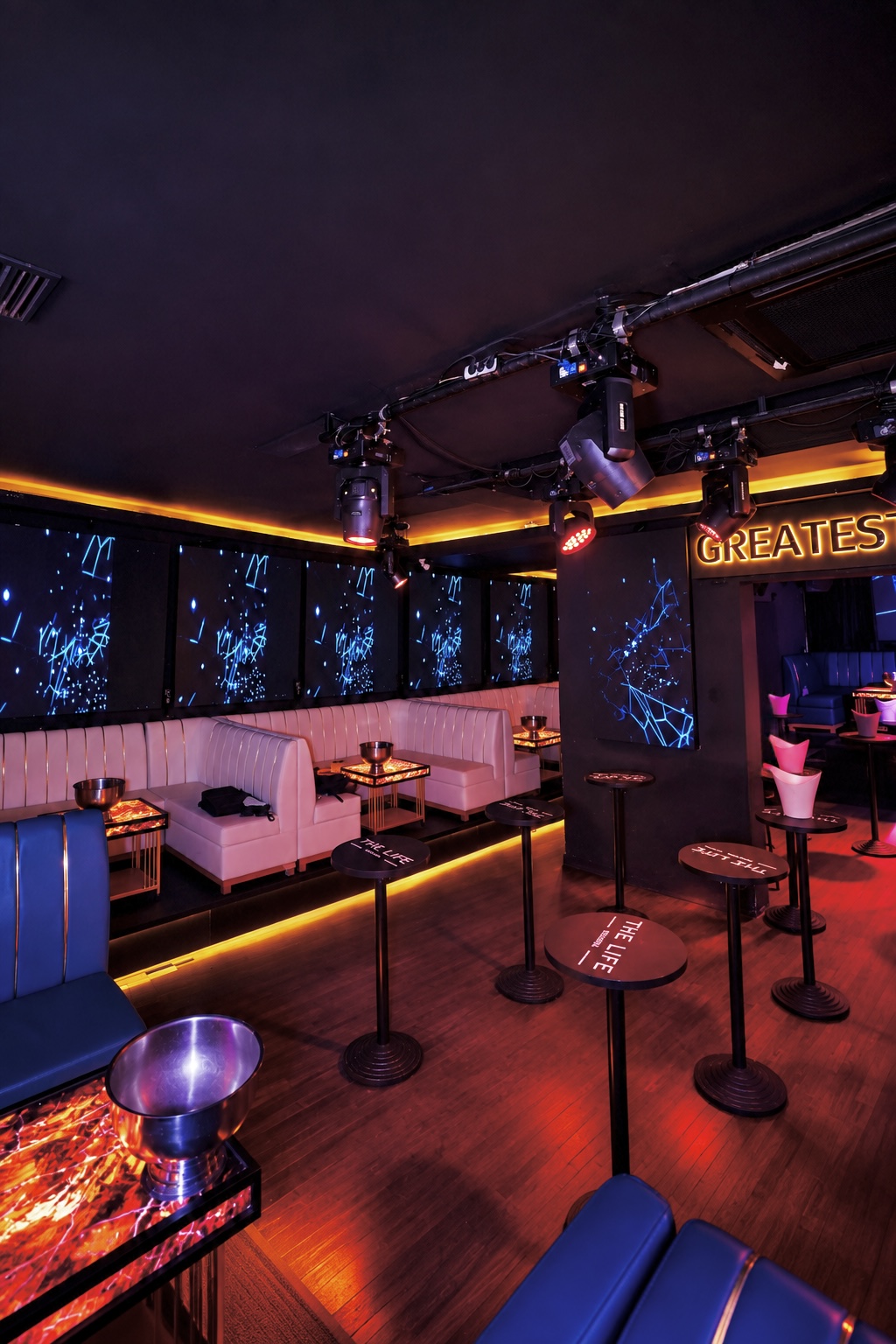 Night crowd at The Life İstanbul